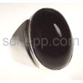 Ring with onyx, oval