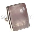 Ring mit gro�em Rosenquarz, quadratisch