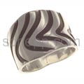 Ring with wave design