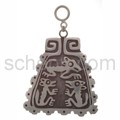 Pendant prehispanic, three dogs