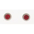 Ohrstecker mit rotem Strass-Stein