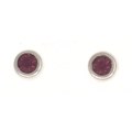 Ohrstecker mit dunkelrotem Strass-Stein
