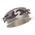 Ring mit Tribalmotiv