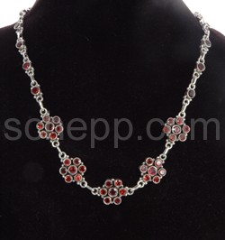 Collier mit Granaten, Facettenschliff