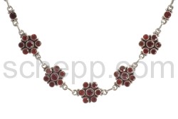 Collier with garnets, facet cut
