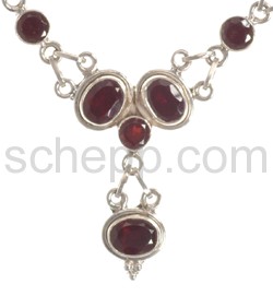 Collier mit Granaten, Facettenschliff