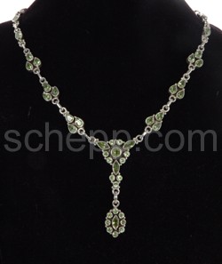 Collier with facet cut peridots