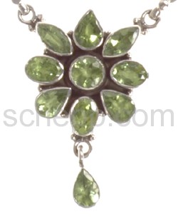 Collier mit Peridoten, Facettenschliff, leicht
