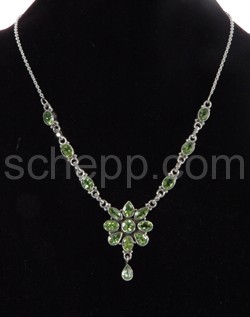 Collier mit Peridoten, Facettenschliff, leicht