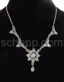 Collier mit Zirkonen, Facettenschliff