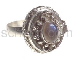 Poison ring, top opens, labradorite