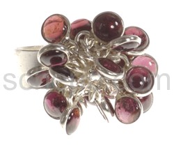 Ring with round garnet