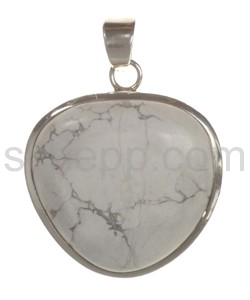 Pendant howlite