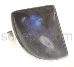 Ring with labradorite