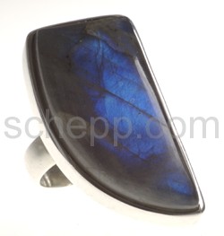 Ring with labradorite