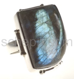 Ring with labradorite