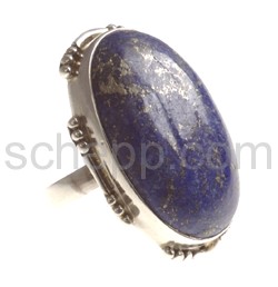 Ring mit Lapislazuli, oval