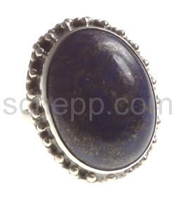 Ring mit Lapislazuli, oval