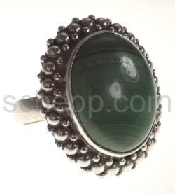 Ring with malachite, oval