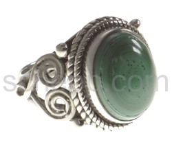 Ring with malachite, oval