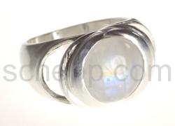 Ring with moonstone, round