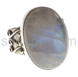 Ring with moonstone, oval