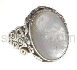 Ring mit Mondstein, oval