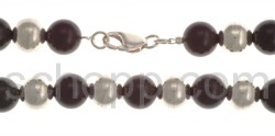 Kette aus schwarzen Onyxen und Silberkugeln