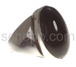 Ring mit Onyx, oval
