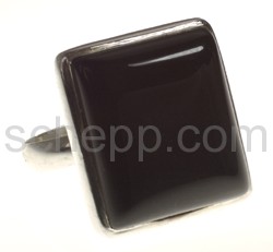 Ring with onyx, square