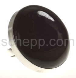 Ring with large onyx, round