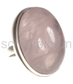 Ring with large rose quartz, oval