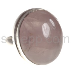 Ring with large rose quartz, round