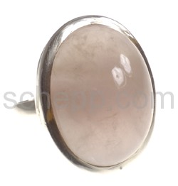 Ring with large rose quartz, oval