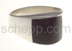 Seal ring with onyx, rectangular