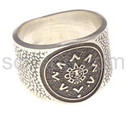 Ring mit Aztekenkalender