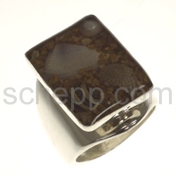 Ring mit echten Muscheln in Kunstharz, rechteckig