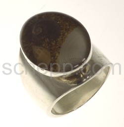 Ring mit echten Muscheln in Kunstharz, oval