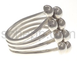 Ring aus Silberdraht mit Silberkugeln