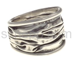 Crumpled ring