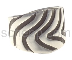 Ring mit Wellenmuster