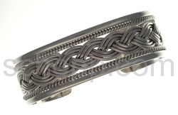 Bangle, braided, with brim