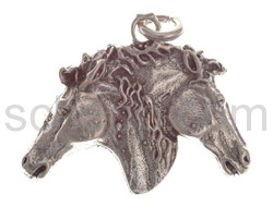 Pendant, 2 large horse heads