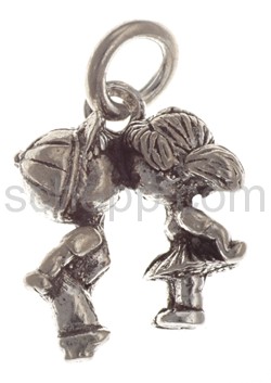 Pendant, kissing boy and girl