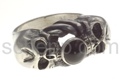 Ring, 2 skulls with onyx