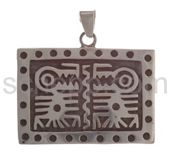 Pendant prehispanic, two animals