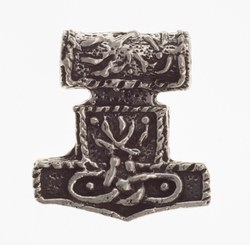 Pendant Thor\s hammer with knot design