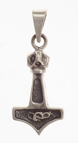 Pendant, Thor\s hammer with knot design