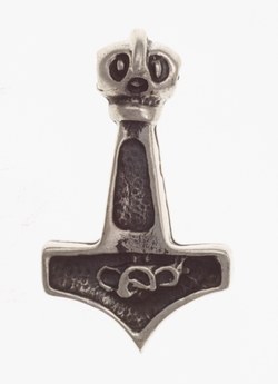 Pendant, Thor\s hammer with knot design