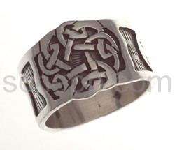 Ring knot design, wide